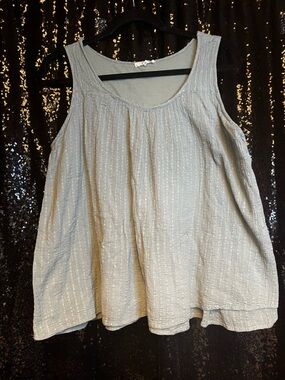 Light Gray Textured Sleeveless Women’s Top